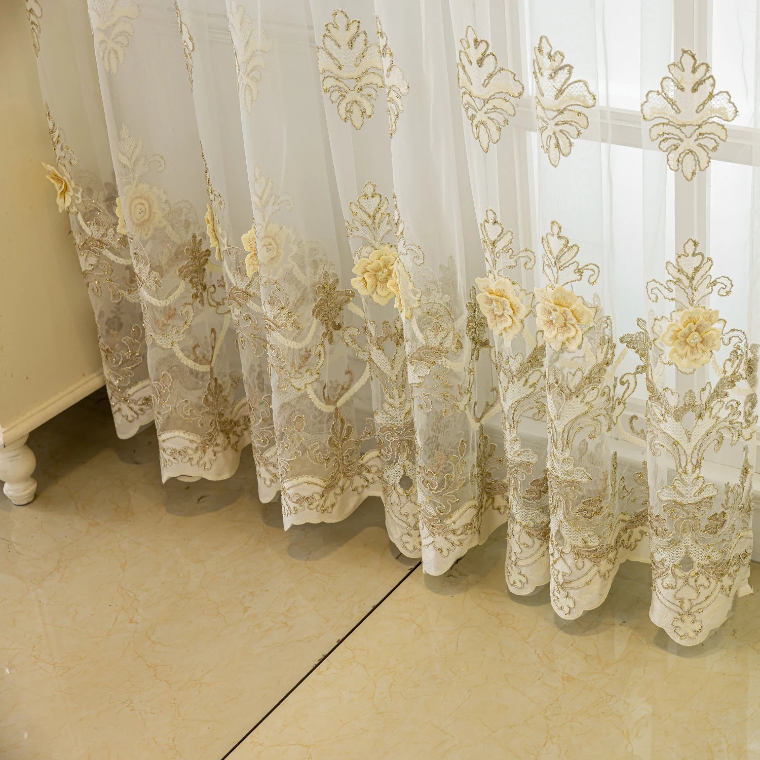 Luxurious Decorative Curtain